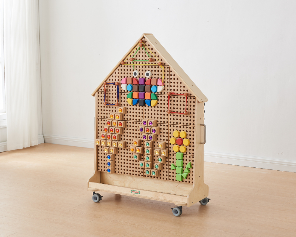 Стена Домик 800х1106 передвижное основание