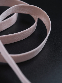 Резинка бретелечная цветочно-розовая по Лауме глянцевая ширина 10 мм