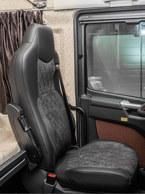 Чехлы Люкс FAW J7 (экокожа, черный, серая вставка)