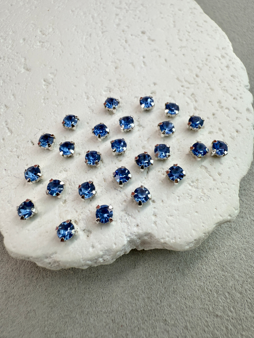 Шатоны 4 мм, Сапфир в серебре, 25 шт