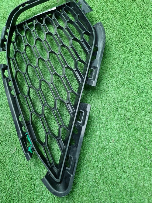 Решетка бампера правая BMW 8er G14 (18-22) M-paket