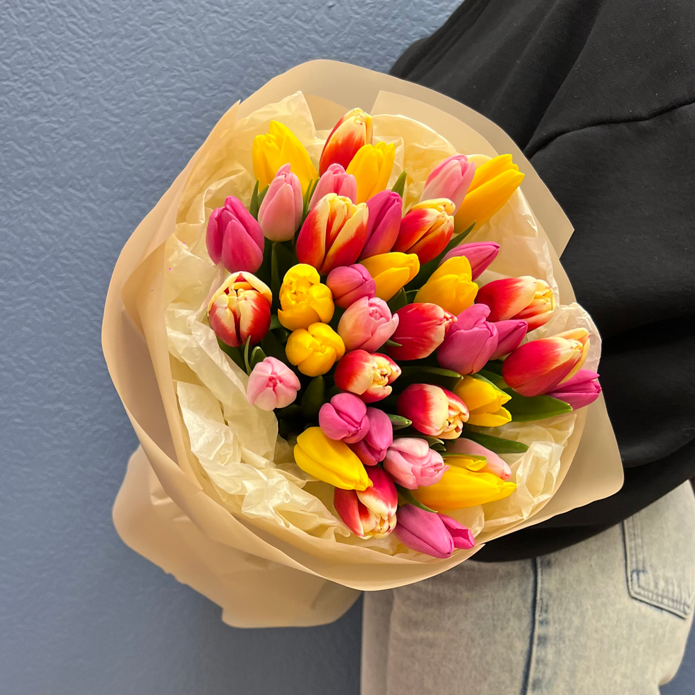 Букет свежих тюльпанов микс