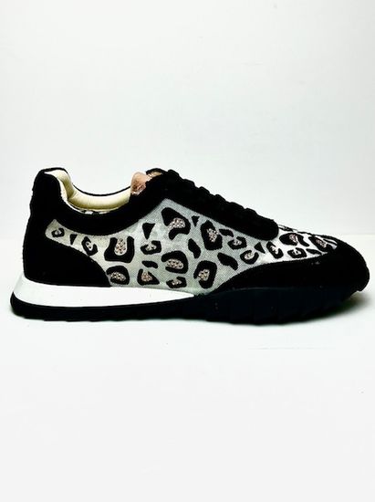 Кроссовки женские