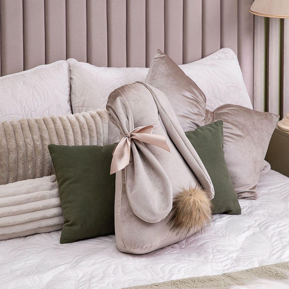 Подушка декоративная Кролик Мия Вельвет Беж