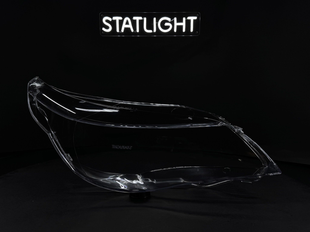 Правое стекло фары BMW E60 2002-2010 без ресницы