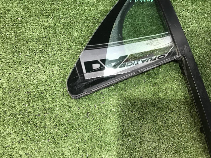 Форточка двери передняя левая Porsche Macan (2014-н.в.)