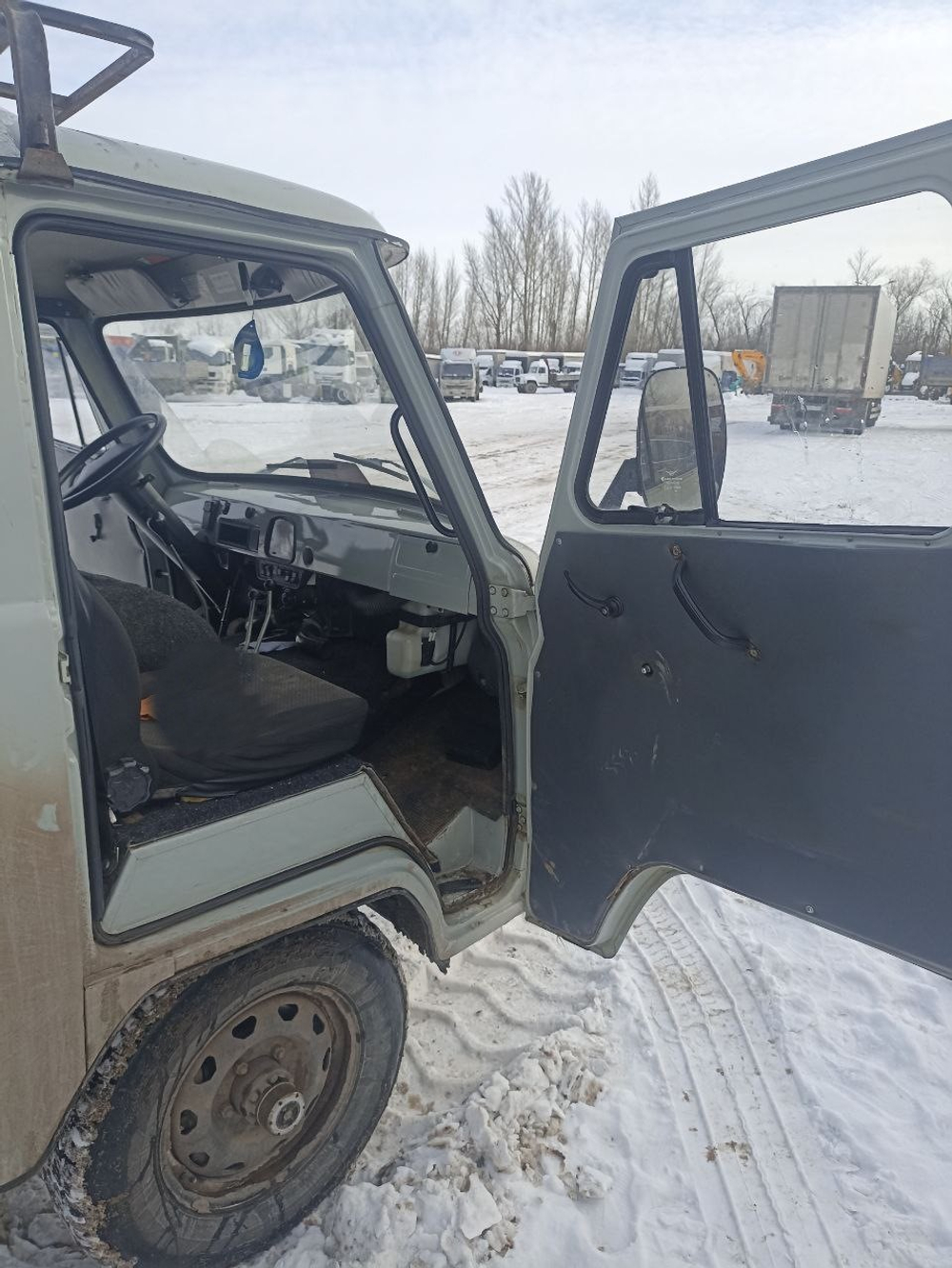 UAZ 3909* Грузопассажирский 390995 (Грузопассажирский, 4+1 мест, без ABS, Бензиновый, 2,7 л, 112 л.с