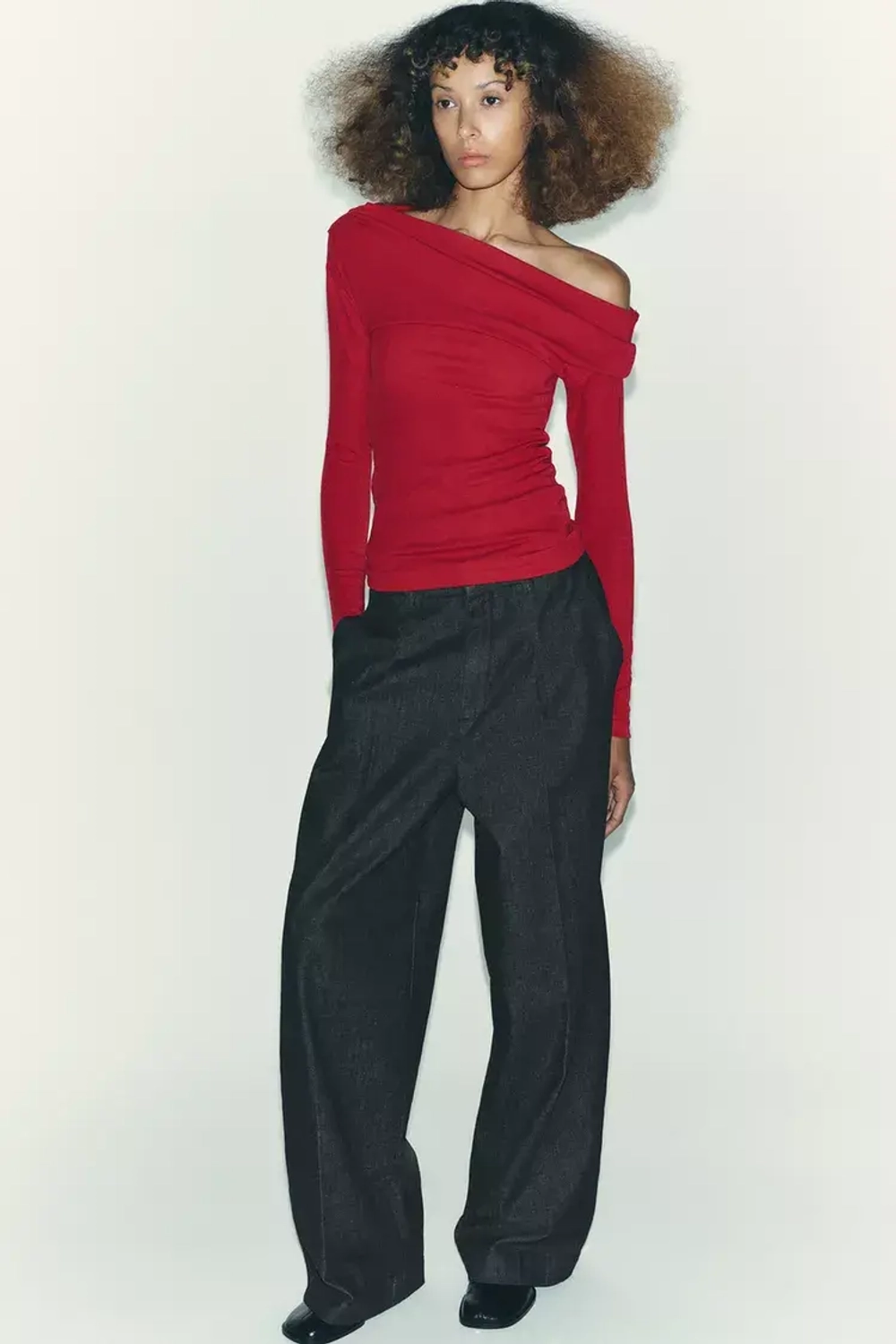 ZARA МЯГКАЯ АСИММЕТРИЧНАЯ ФУТБОЛКА, НАСЫЩЕННЫЙ КРАСНЫЙ