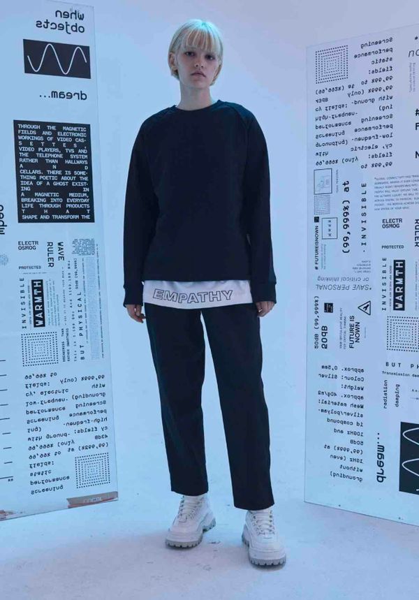 Толстовка Futureisnown Text Back Sweatshirt Черная - фото 9