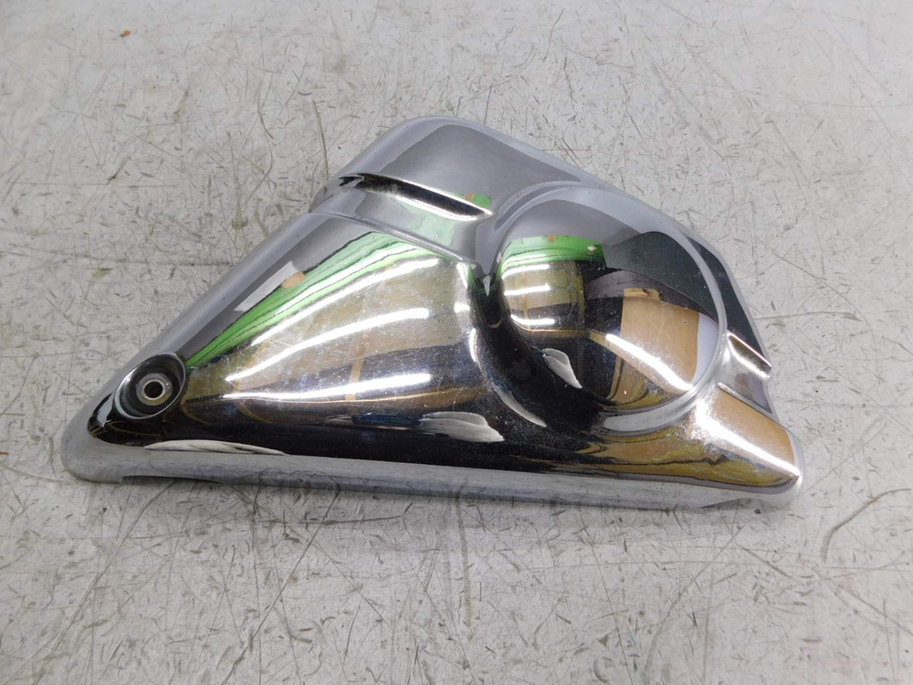 пластик боковой правый Suzuki Desperado 400 VK52A
