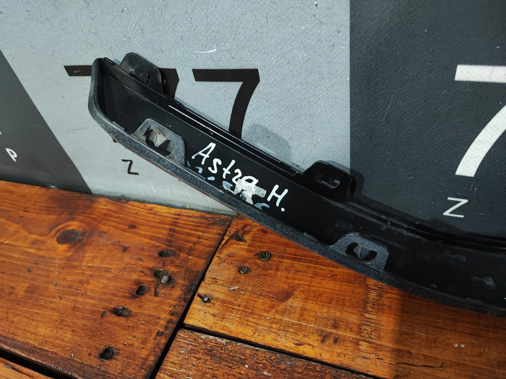 Молдинг заднего бампера правый Opel Astra H GTC 04-14 Б/У Оригинал 13143350