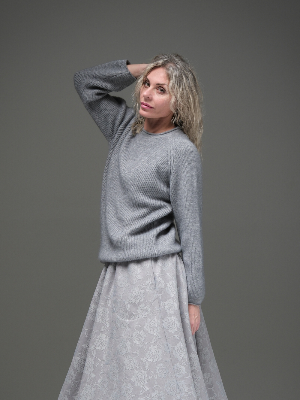 Свитер /серый