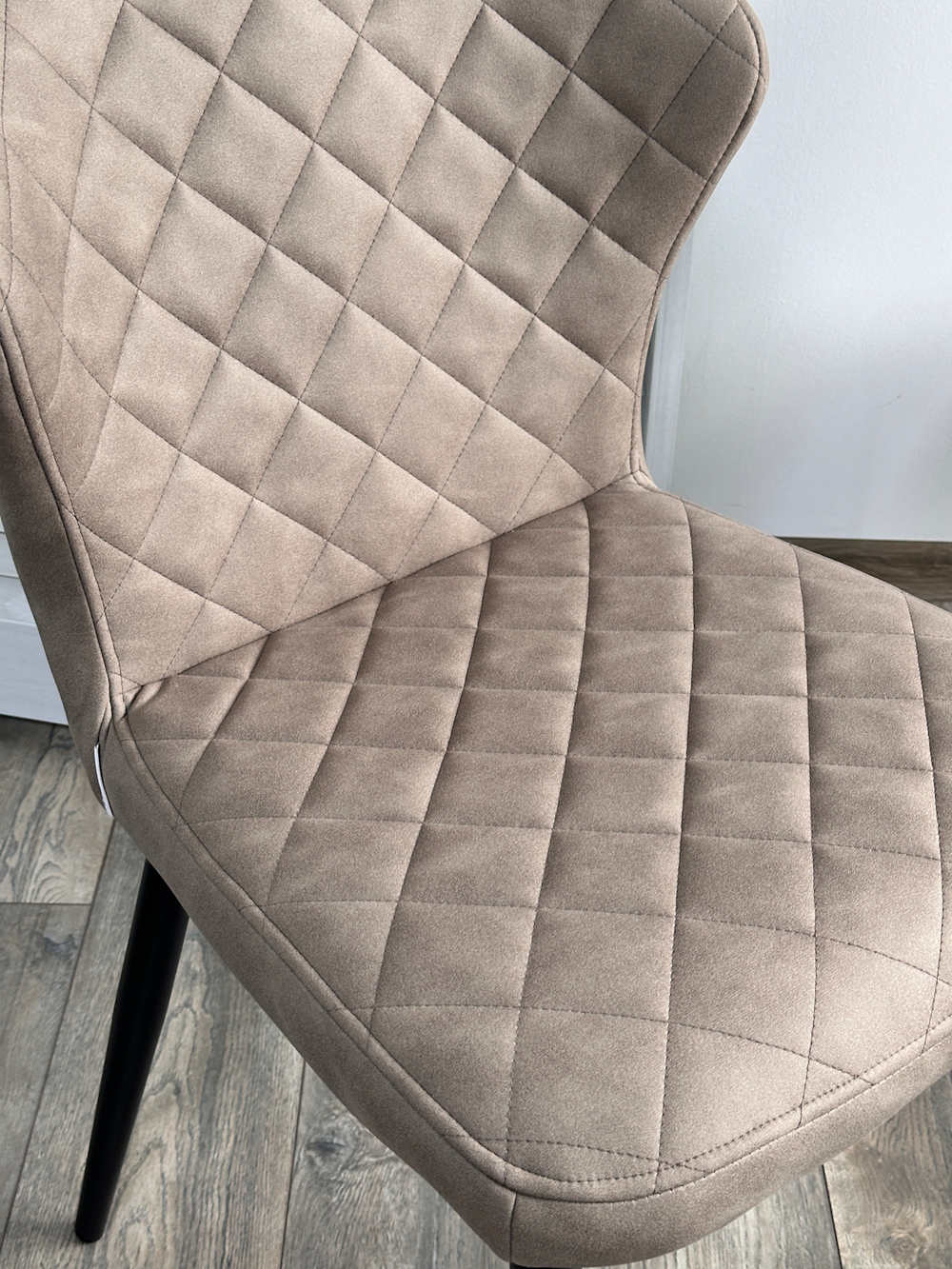 Стул М-City DISAUR Монро, Cyprus-03 Латте, искусственная замша, Черный каркас