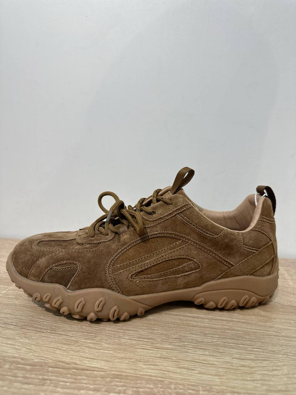 Кроссовки из натуральной замши