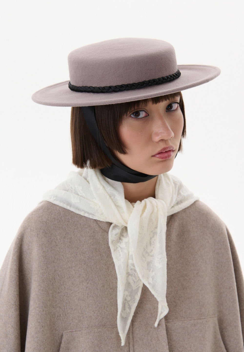 Шляпа из фетра с косынкой