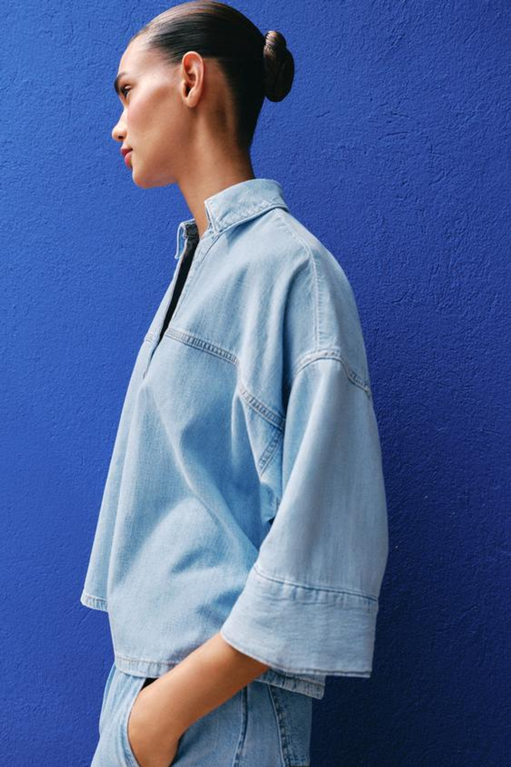 ZARA ДЖИНСОВАЯ РУБАШКА Z1975 С ШИРОКИМИ РУКАВАМИ, ВЫЦВЕТШИЙ СИНИЙ