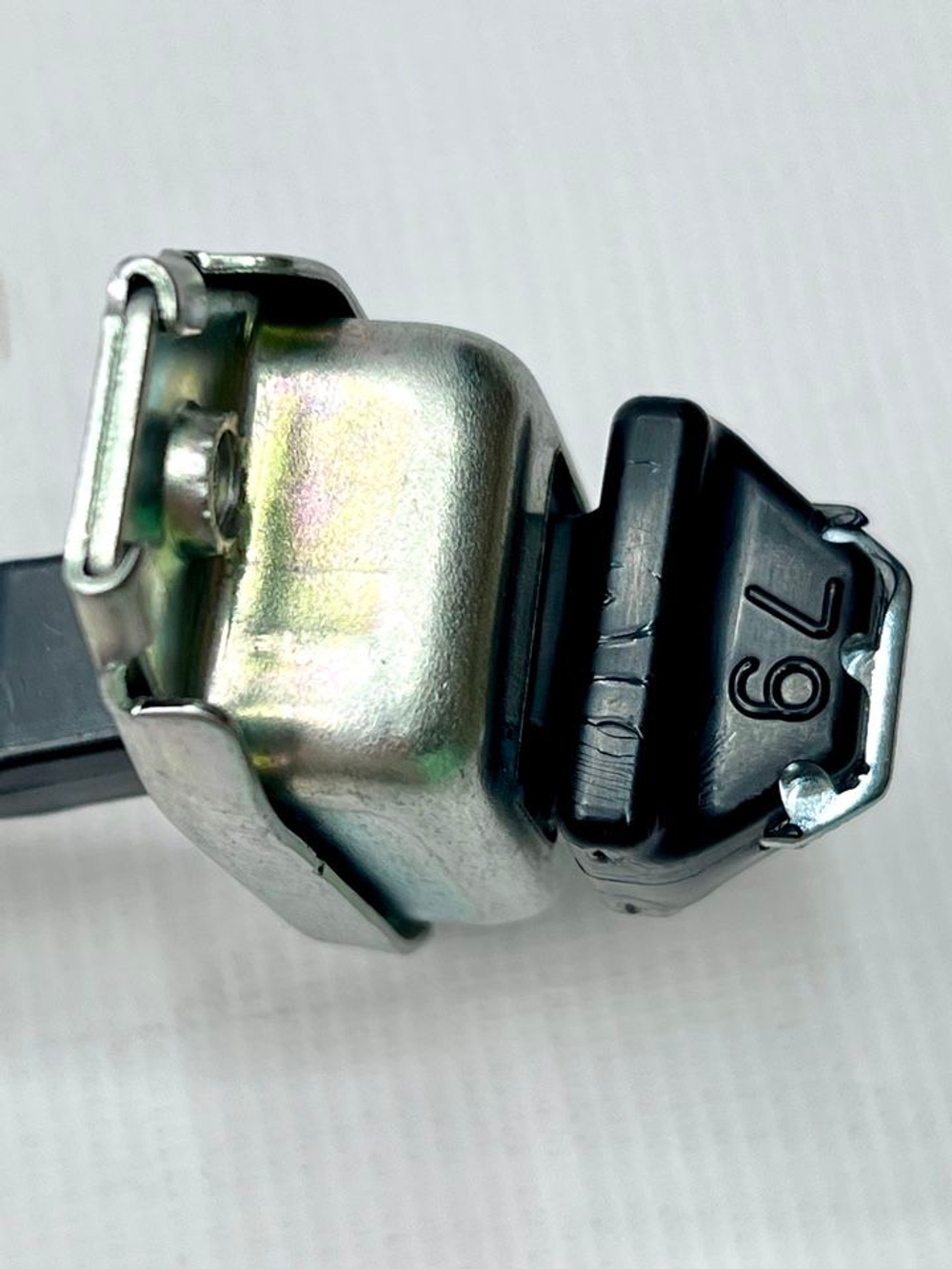 Ограничитель передней двери Митсубиши Аутлендер.5702A239. Оригинал.