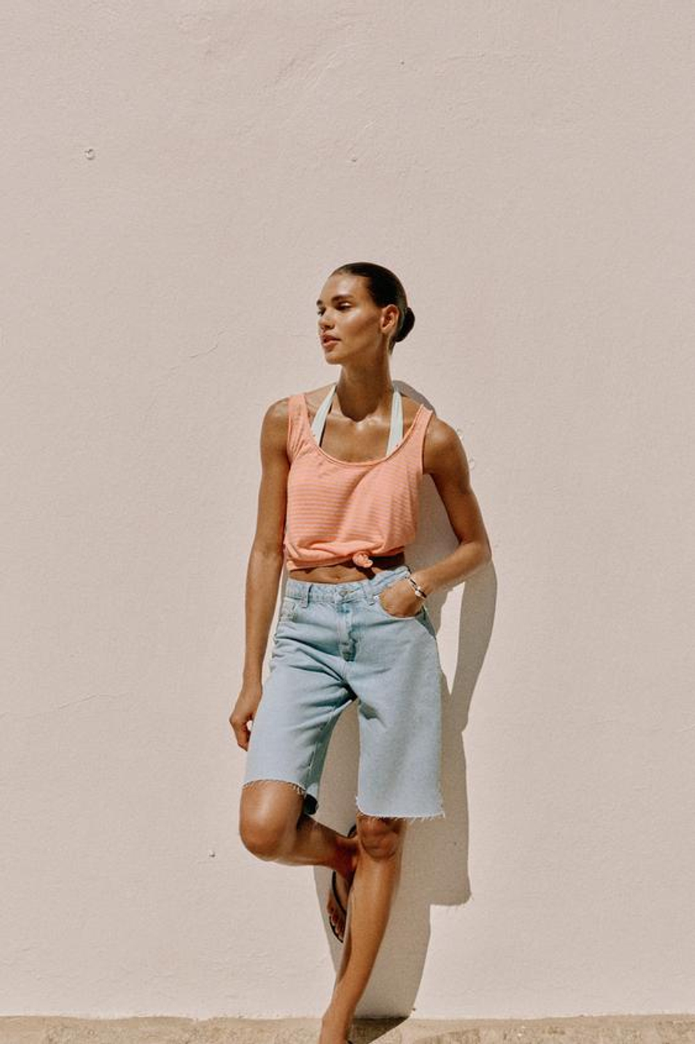 ZARA ДЖИНСОВЫЕ ШОРТЫ Z1975 СО СРЕДНЕЙ ПОСАДКОЙ, ВЫЦВЕТШИЙ СИНИЙ