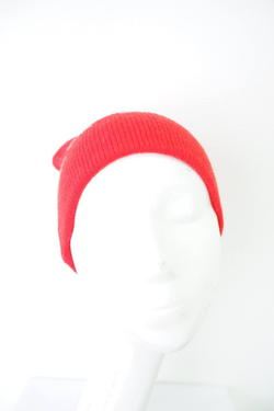 Шапка с принтом красная