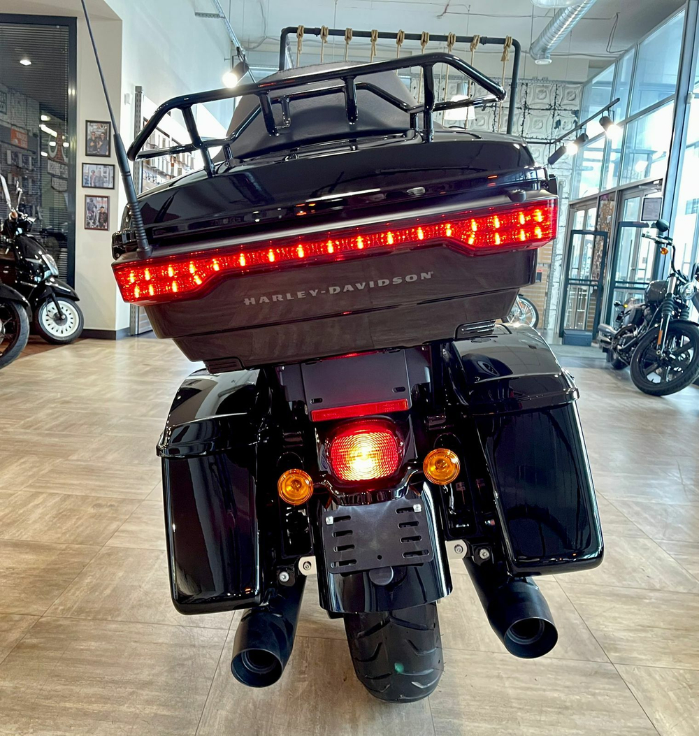 Road Glide Limited 114 (Vivid Black/Black Trim) Harley-Davidson