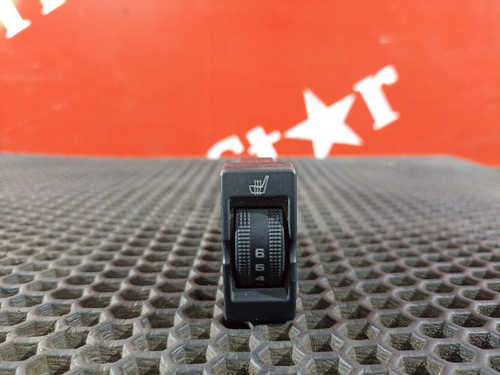 Кнопка подогрева сидений