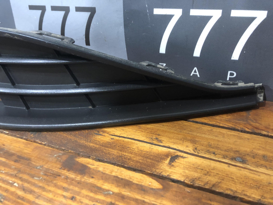 Решетка переднего бампера Volkswagen Polo 6 20-22 Б/У Оригинал 6N5853677