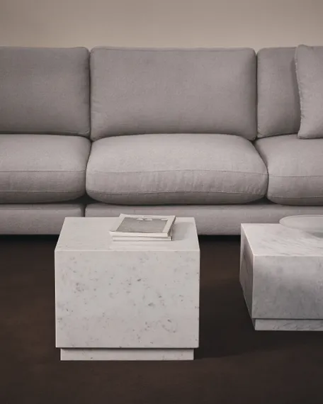 Приставной столик Sorein из белого мрамора 40 x 40 см