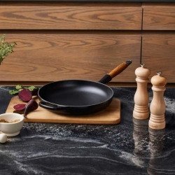 Le Creuset Сковорода чугунная 24см, черная матовая