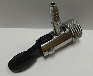 Наконечник на насос перегибающийся С/О металл с Пластик язычком ЧЕРНЫЙ 3190