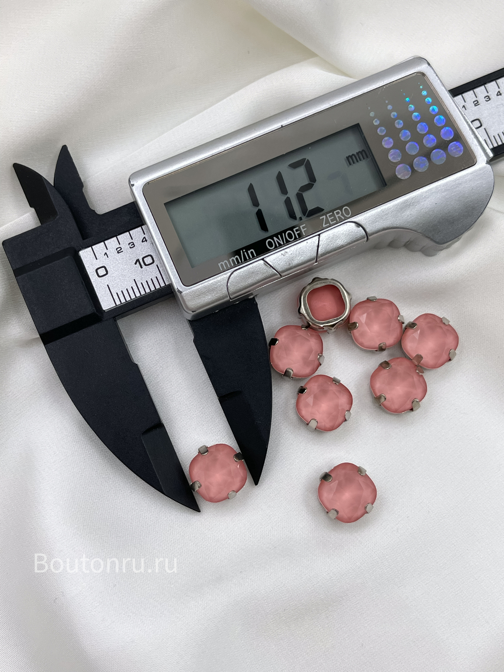 Стразы пришивные мягкий квадрат персиковые