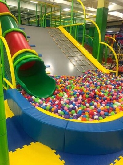 Скалодром-вулкан с горкой (6,65*4,9*3,1 м.)