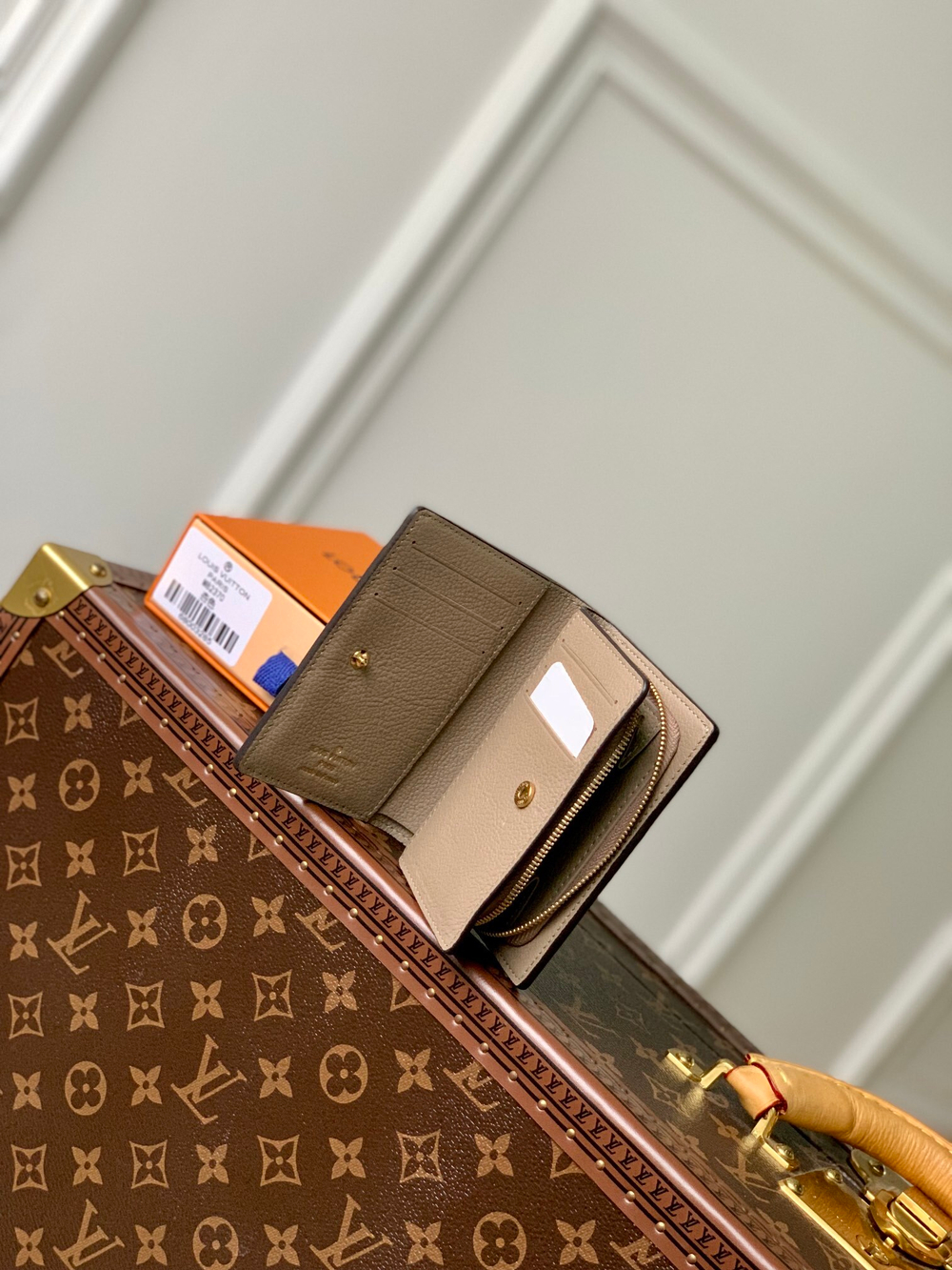 Louis Vuitton Clea Wallet