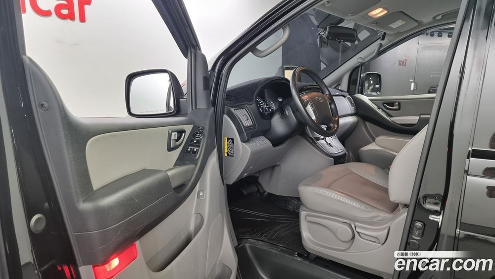 Hyundai The New Grand Starex Van 5-и местный (09.2020)