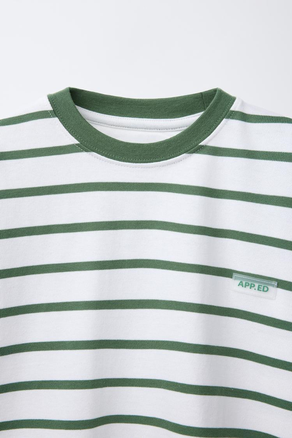 ZARA ФУТБОЛКА В ПОЛОСКУ ИЗ ПЛОТНОГО ДЖЕРСИ С НАШИВКОЙ, ЗЕЛЕНЫЙ