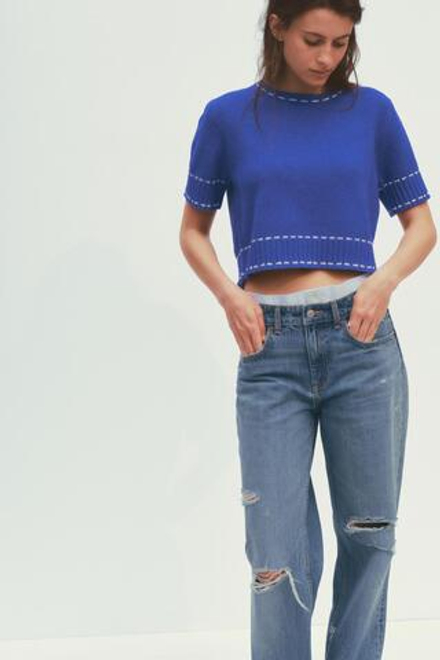 ZARA ТРИКОТАЖНЫЙ ТОП С ДЕКОРАТИВНОЙ СТРОЧКОЙ, ЯРКО-СИНИЙ