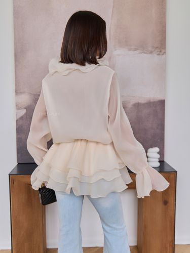 Бежевое шифоновое платье-блузка с брошами