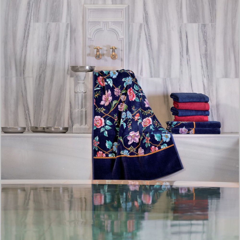 Полотенце 50x100 Feiler Arosa 221 marine Германия в интерьере