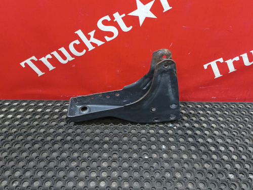 Кронштейн замка кабины левый 2016г