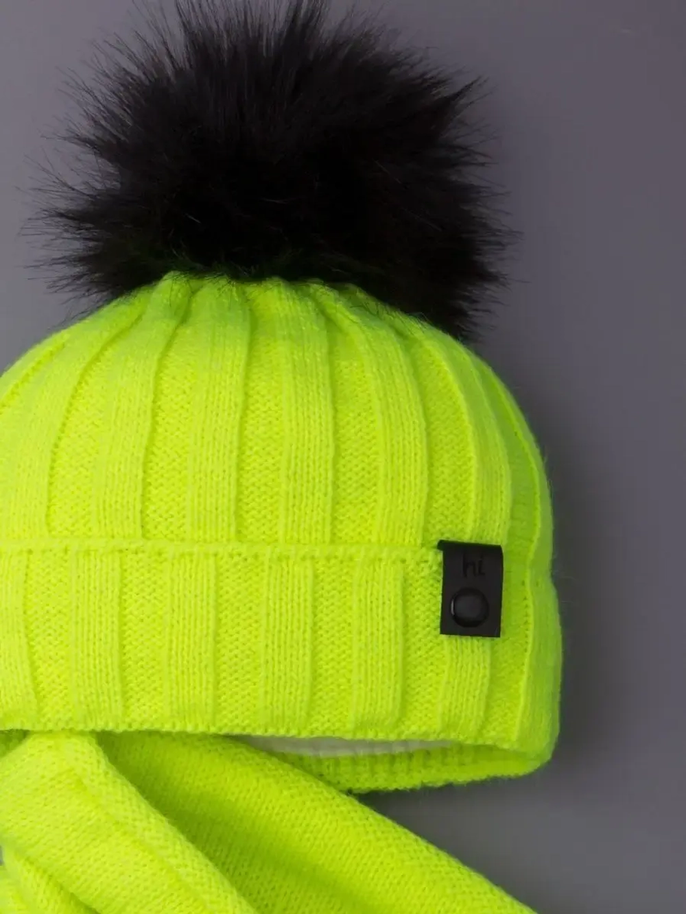 Шапка детская зимняя вязаная с помпоном и снуд