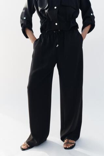 ZARA СТРУЯЩИЕСЯ БРЮКИ В ПИЖАМНОМ СТИЛЕ, ЧЕРНЫЙ