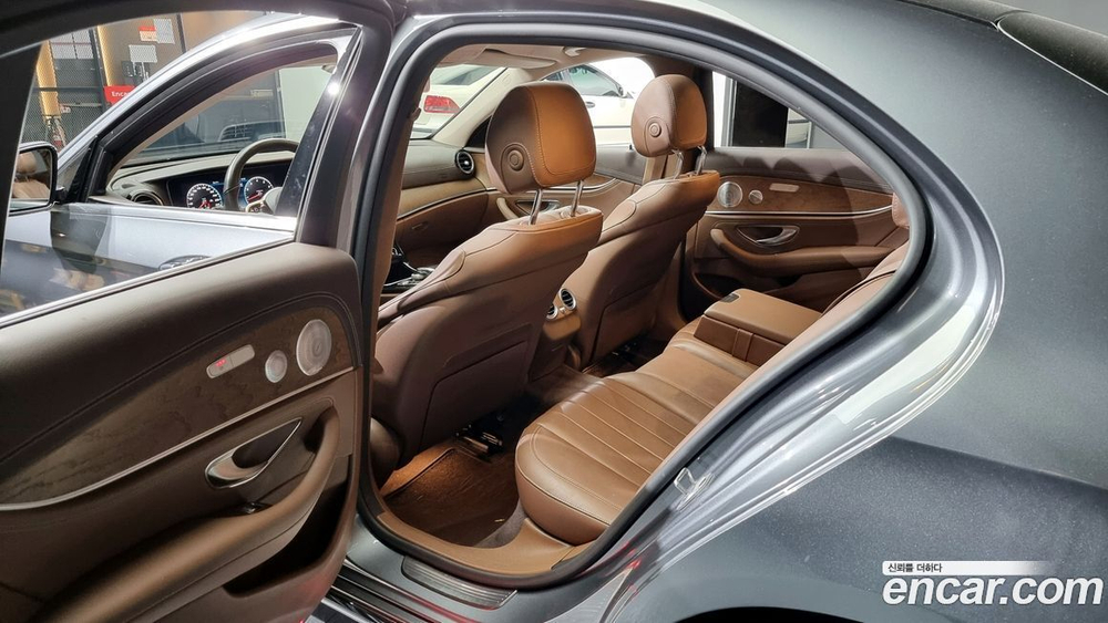 Mercedes-Benz E-Class W213 E300 4MATIC Exclusive (05.2020)
