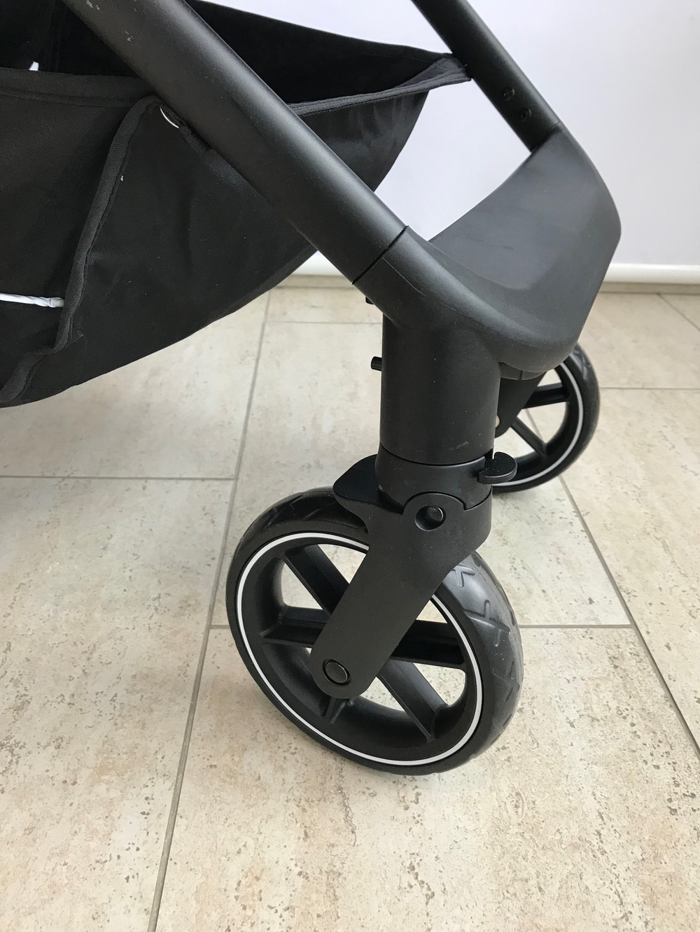 Коляска детская прогулочная BubaGo арт. BG 131-2 MODEL BASS LIGHT color/цвет Light grey/Светло-серый