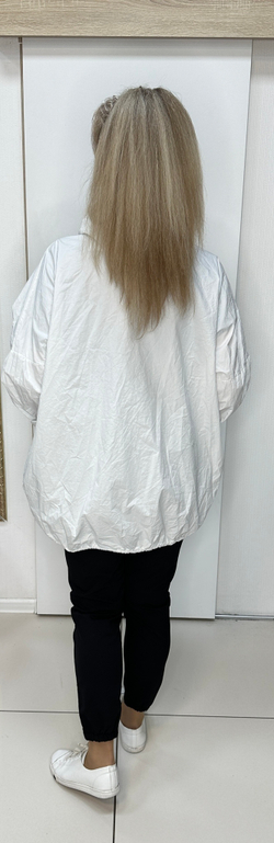 Белый пыльник-ветровка на молнии