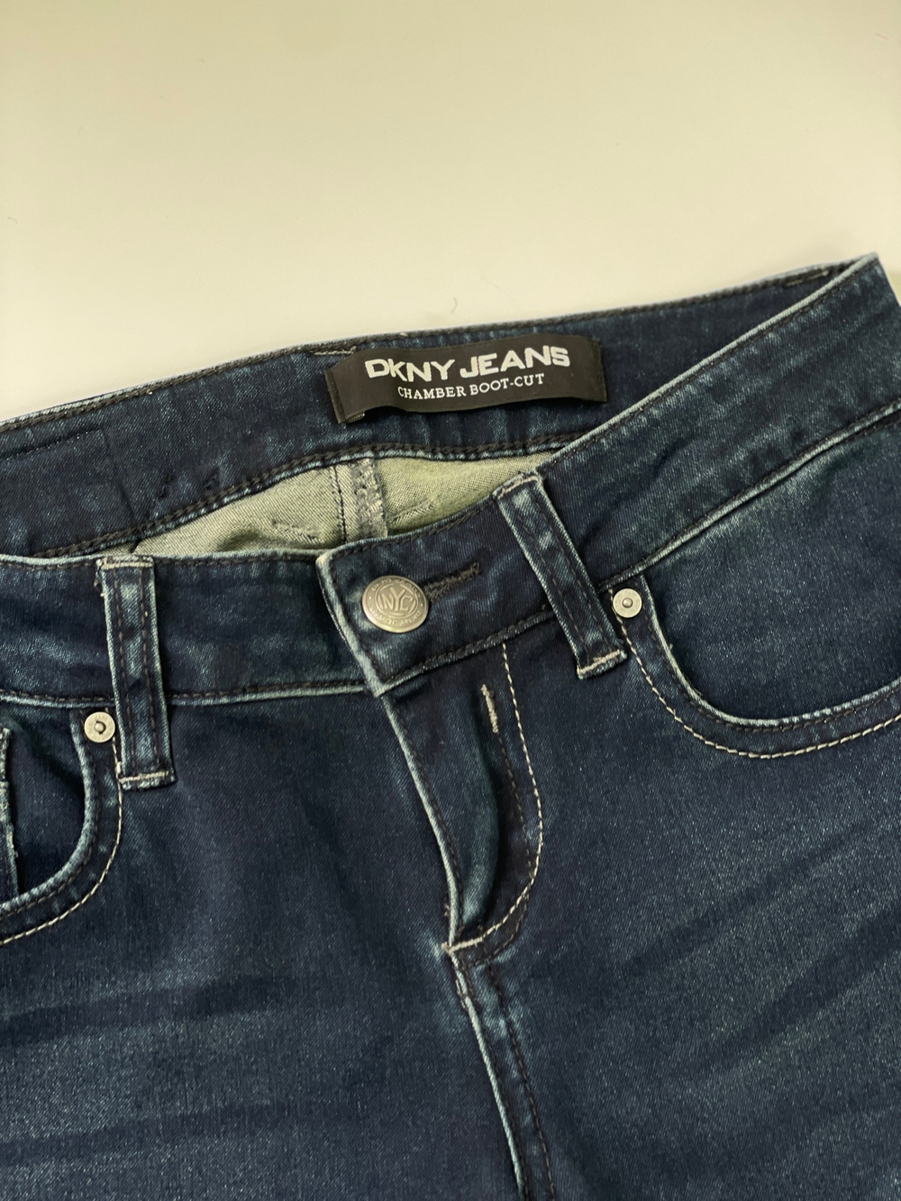 Джинсы DKNY