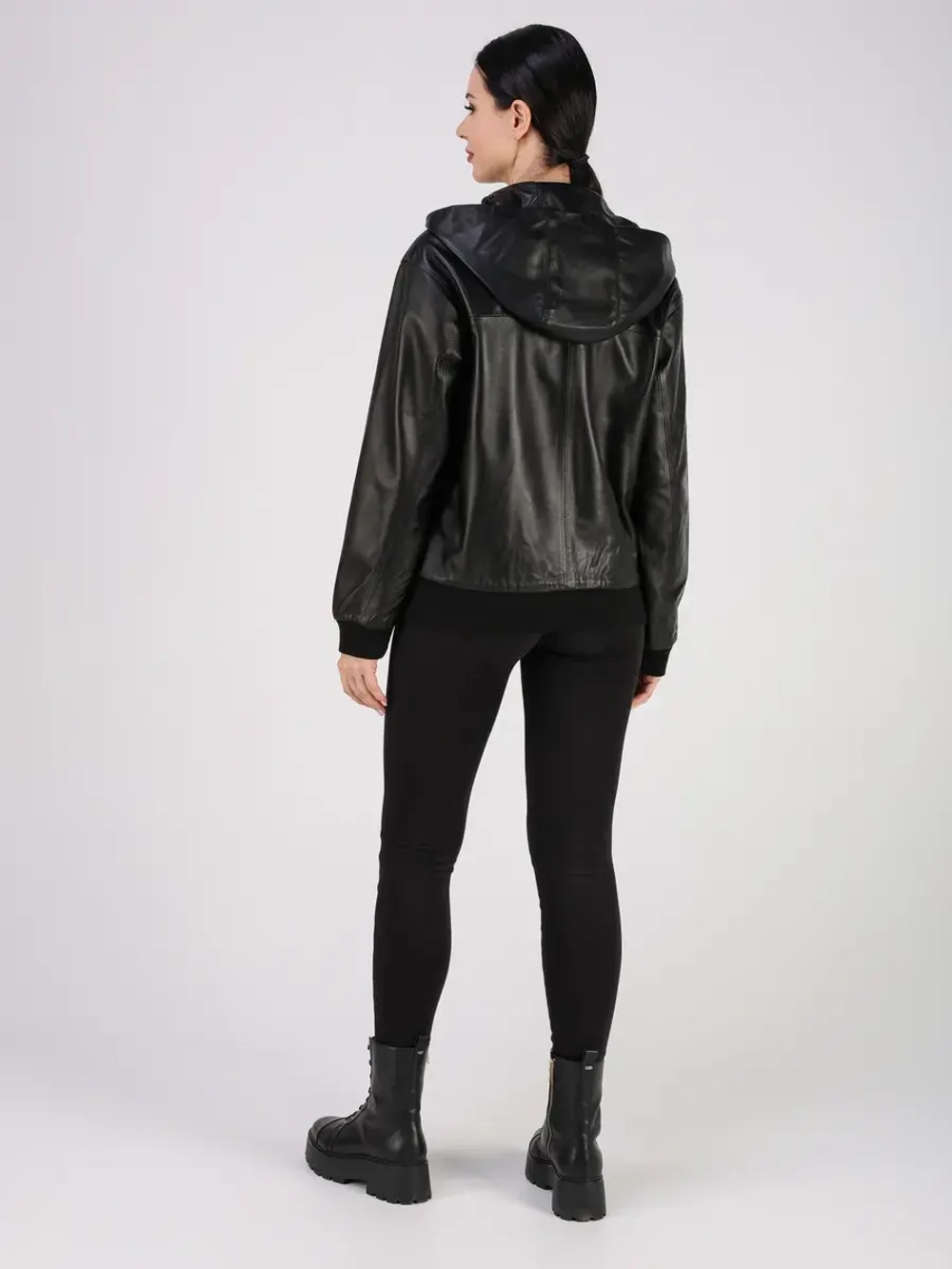 Кожаная куртка демисезонная с капюшоном