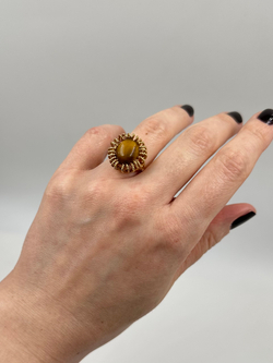 Кольцо с коричневым кабошоном