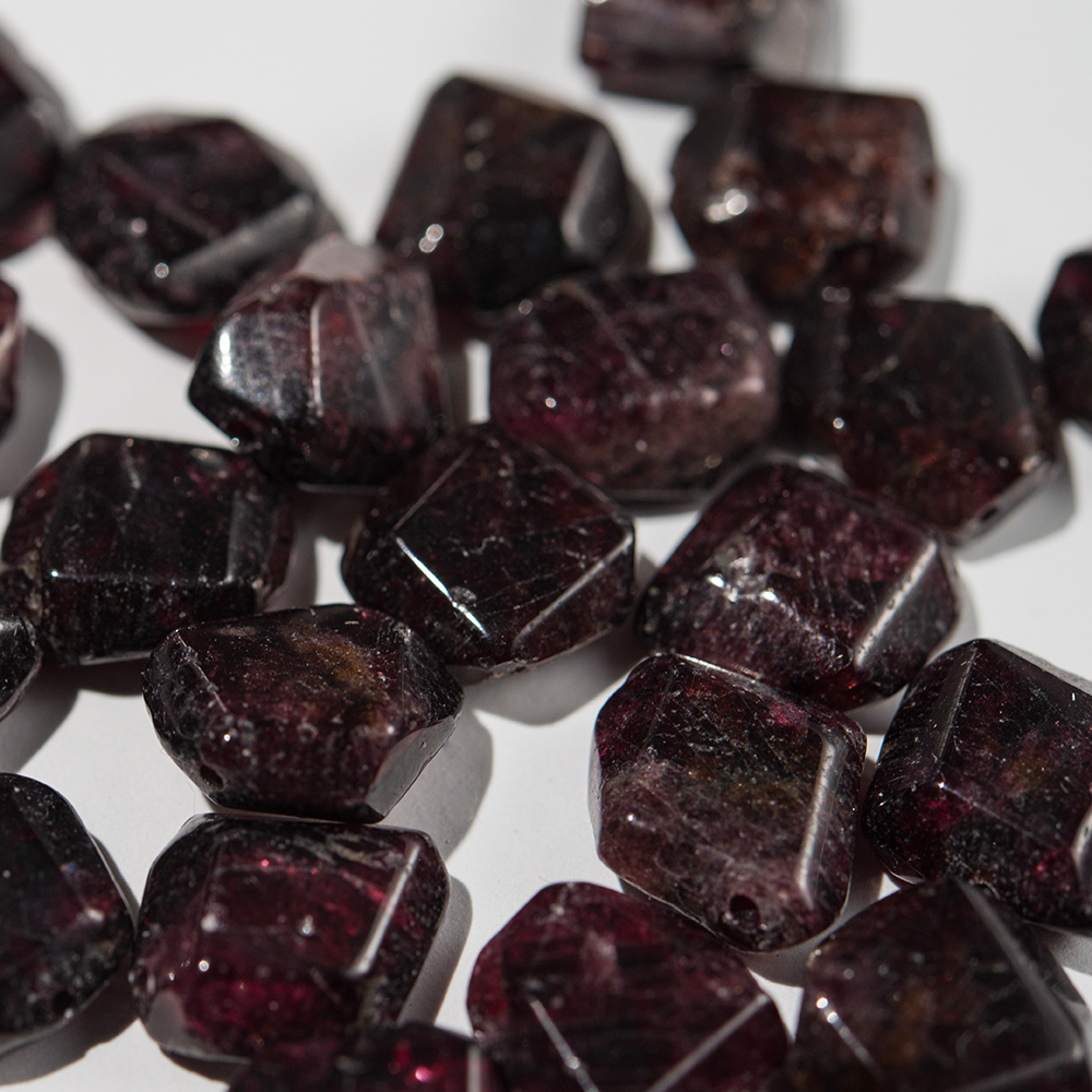 Гранат натуральный, фриформ, 12-15*12-13,5мм