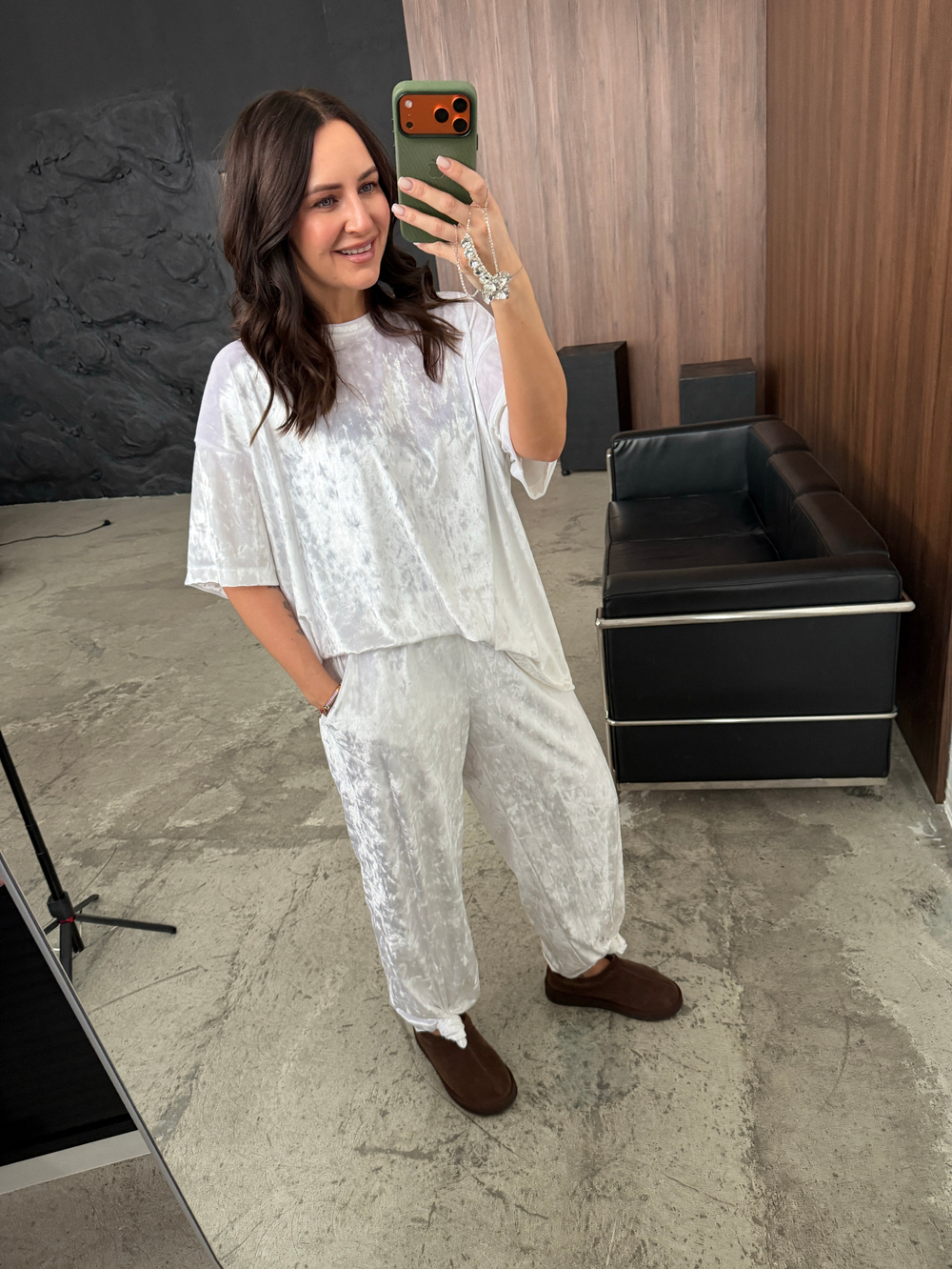 Бархатный костюм жемчужный