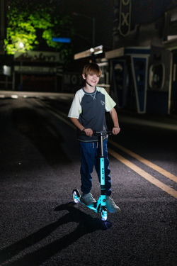 Самокат Micro Sprite Glow (светится в темноте) LED, белый