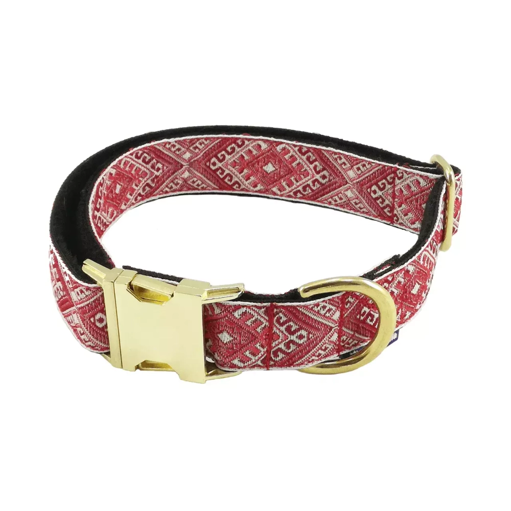 ошейник с металлической пряжкой северные мотивы красный